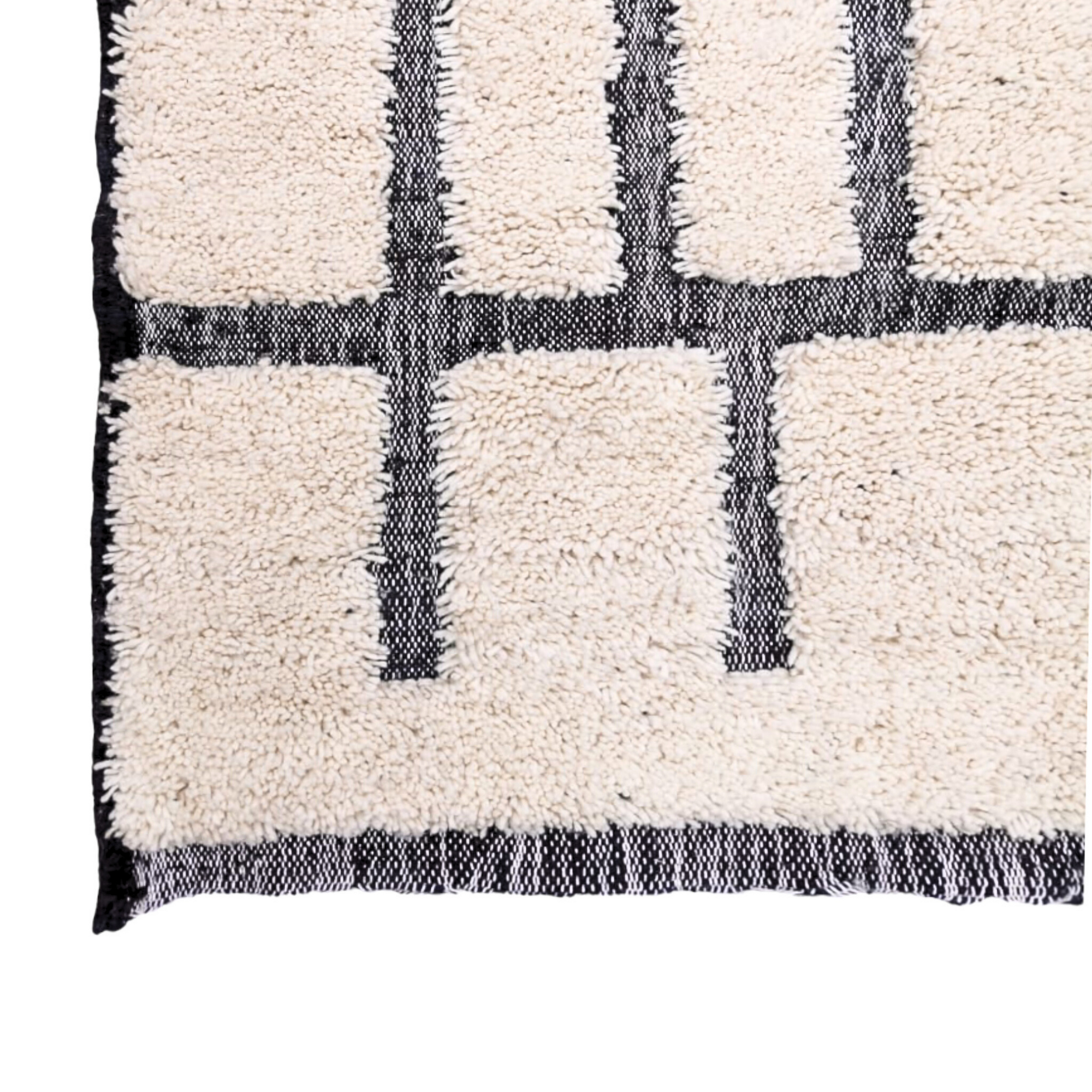Quentin Rug - White - High-Low
