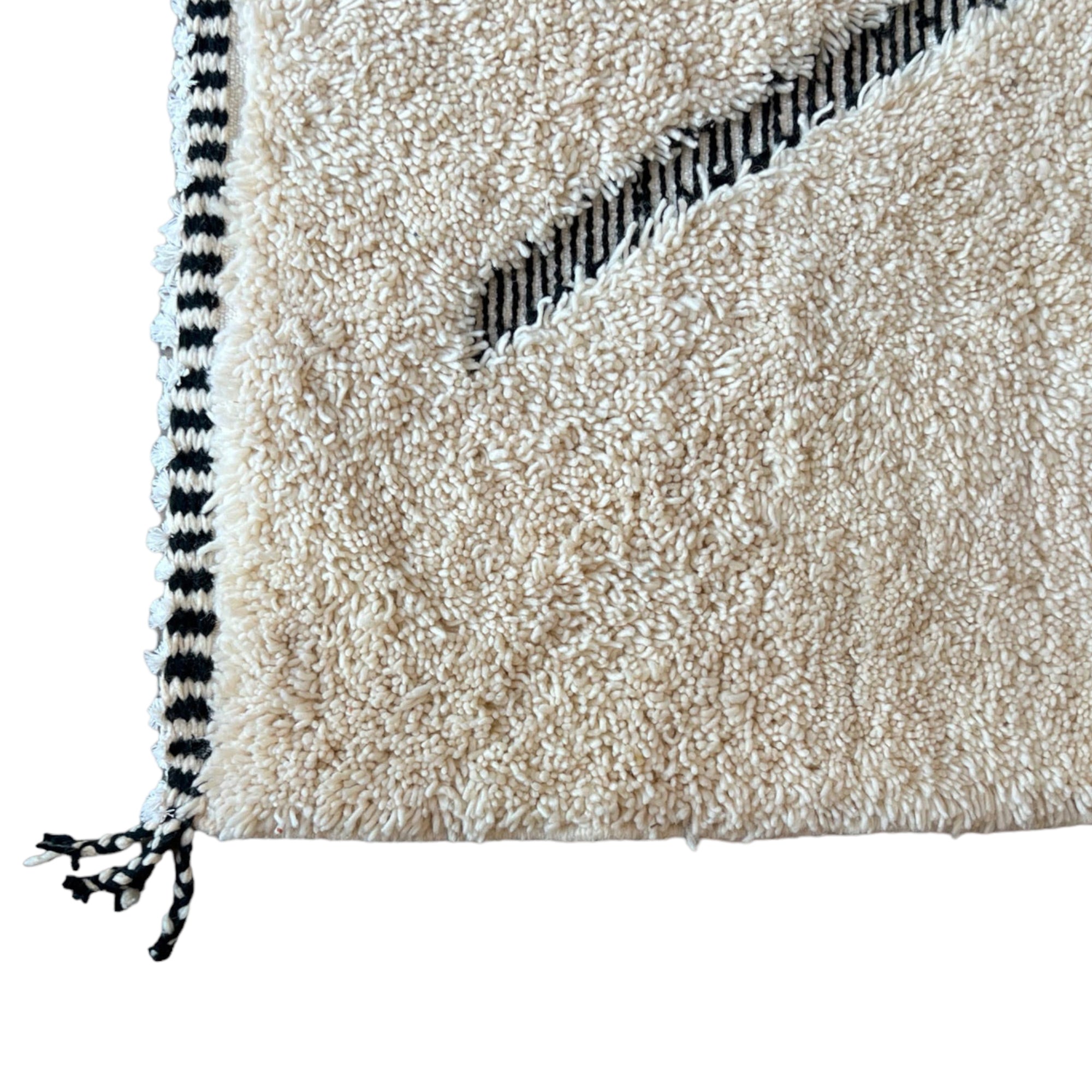 Leila Rug - White - High-Low