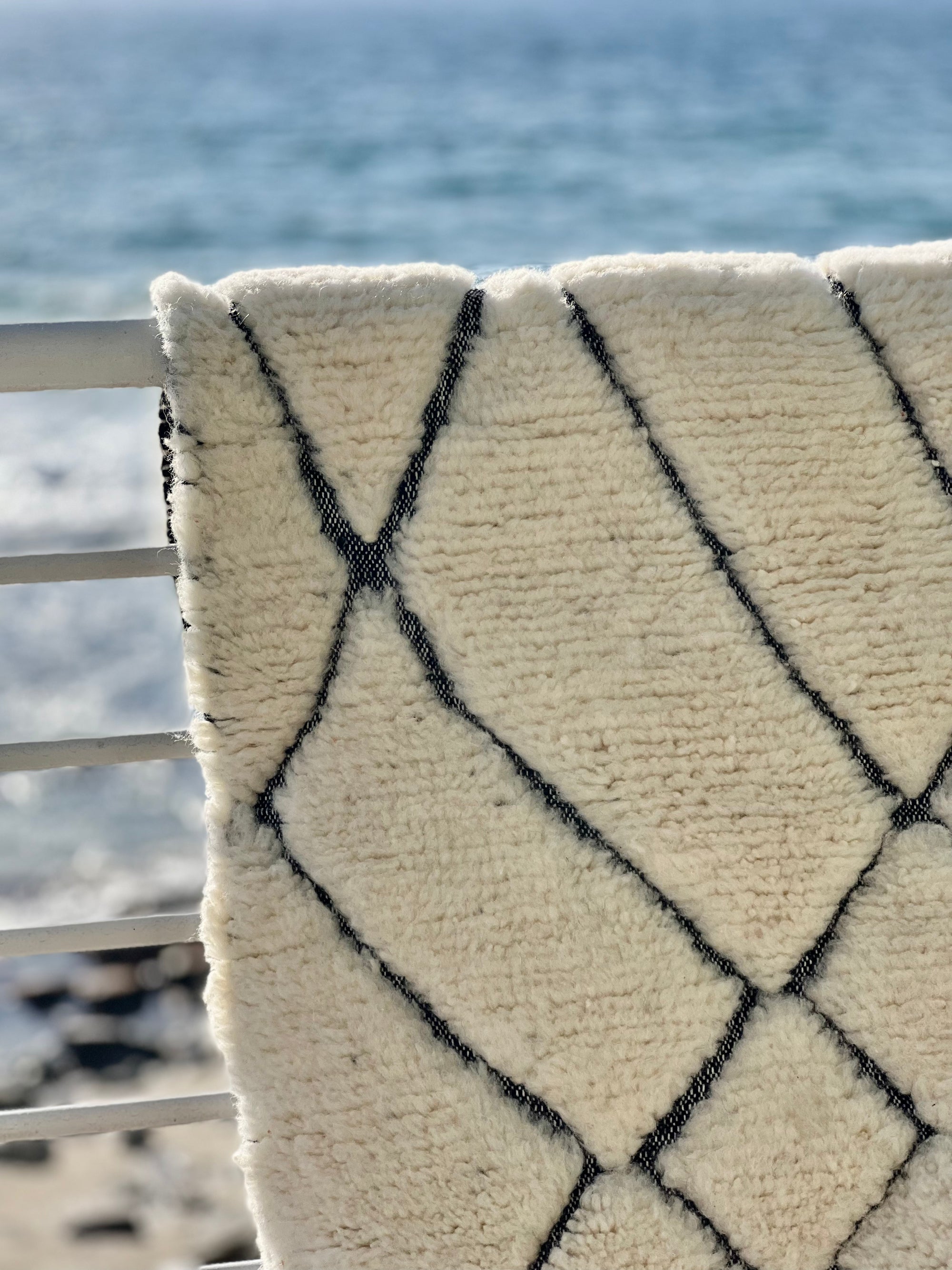 Giroud Rug - White - High Low Pile
